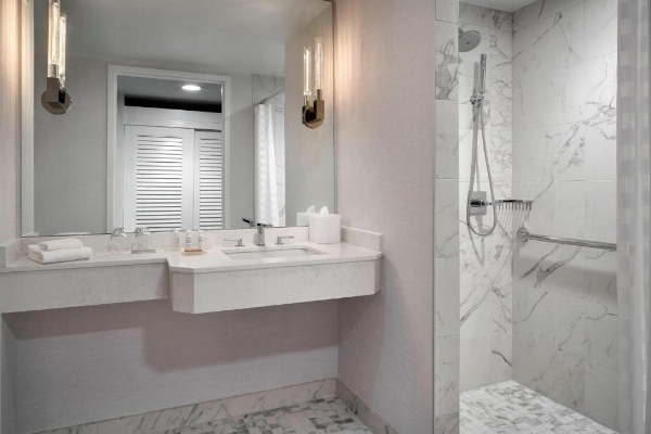 Renaissance Baltimore Harborplace Hotel image 18