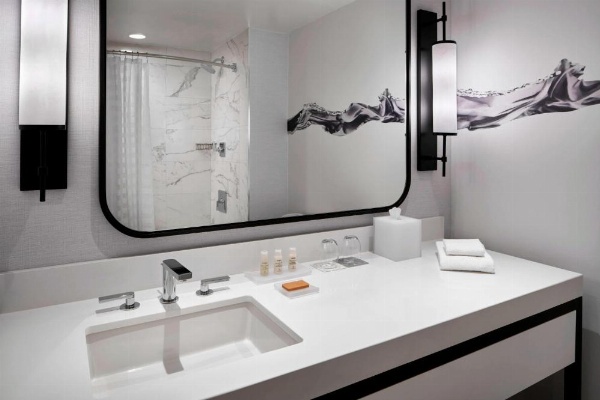 Renaissance Baltimore Harborplace Hotel image 43